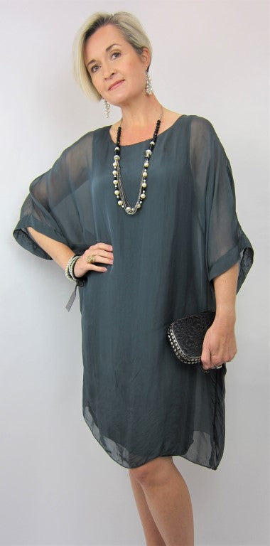 Stylish Bag With Gunmetal Frame